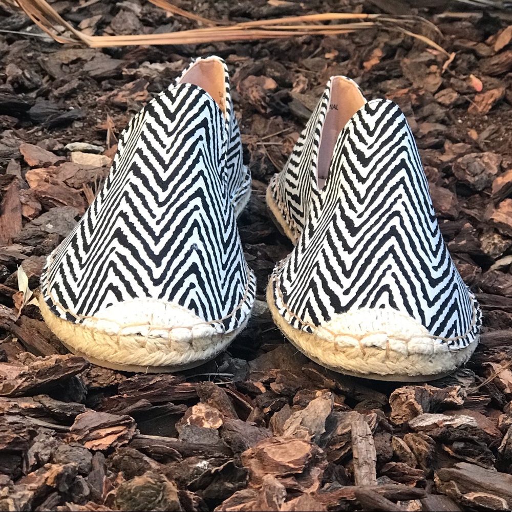 Black and white zig zag espadrille - Picture 2 of 5